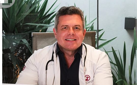 Dr. Fábio Rieger, médico nutrólogo responsável pelo implante hormonal em Joinville