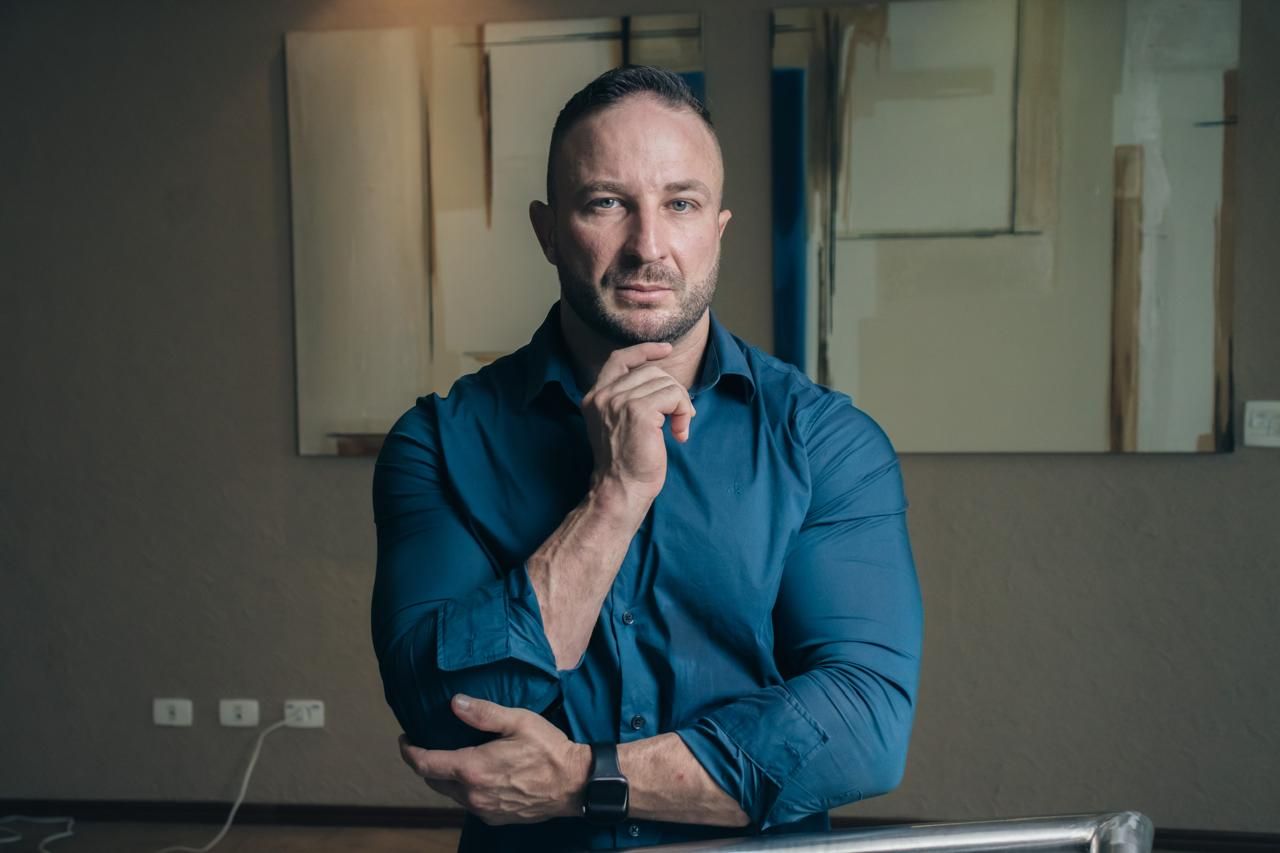 Greg Motivation, treinador e fundador da Clínica Motivation